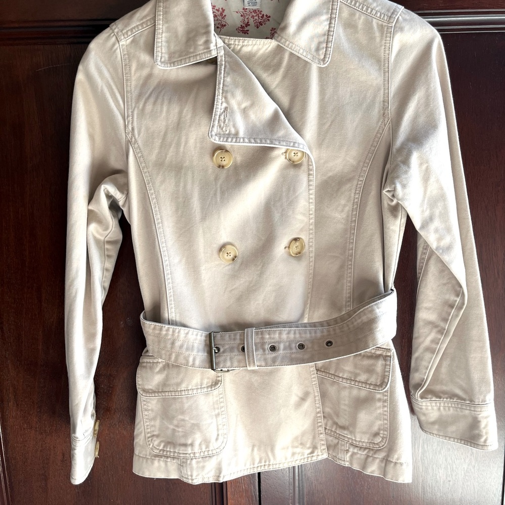 Ladies Old Navy Trench Coat. Size 6.